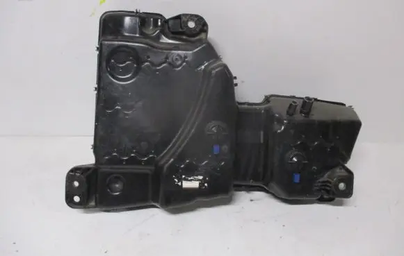 Volkswagen Tiguan AdBlue liquid reservoir 5QF131877L