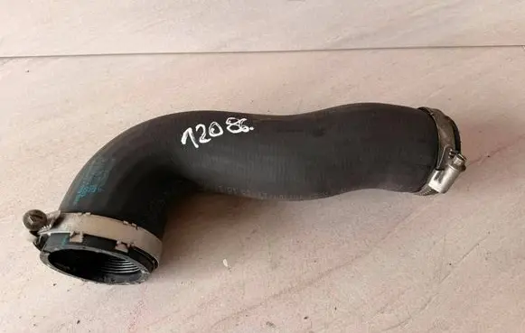 Volkswagen PASSAT B7 Intercooler hose/pipe 1K0145832A