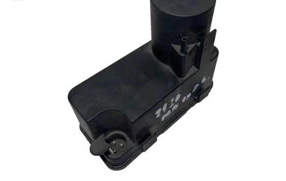 Mercedes-Benz E W124 Central locking vacuum pump 0008000248 0132006300