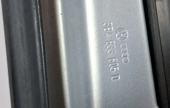 Volkswagen PASSAT B5 Rear door 3B833605D