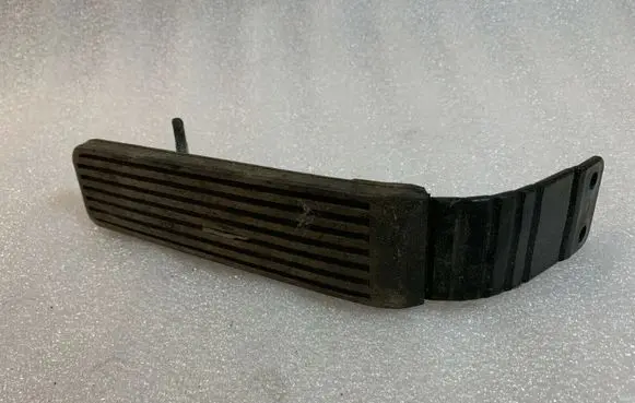 Mercedes-Benz E W210 Accelerator throttle pedal 1293010382