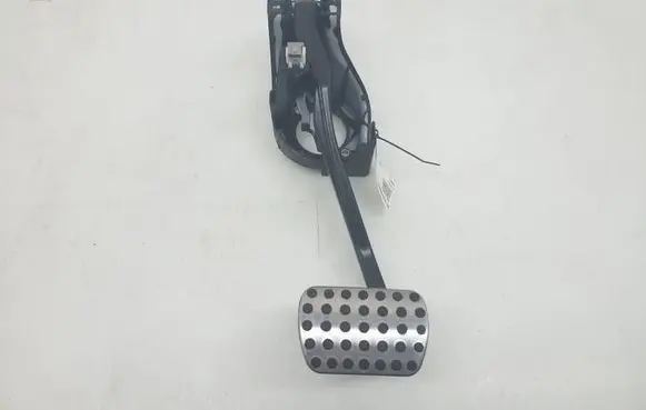 Mercedes-Benz C W204 Brake pedal A2042902101