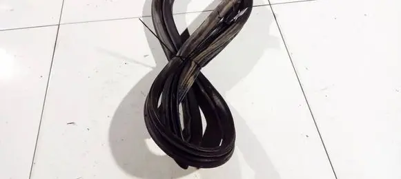 Nissan Primera Rubber seal front coupe door 