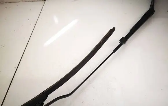 Front wiper blade arm