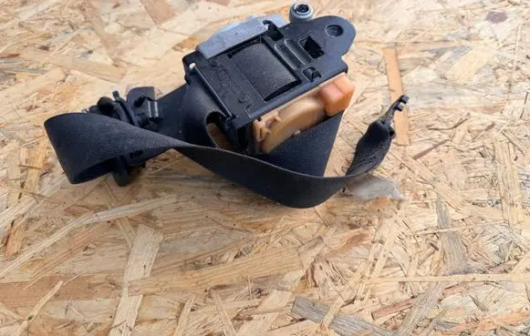 Opel Insignia A Front seatbelt 13303851