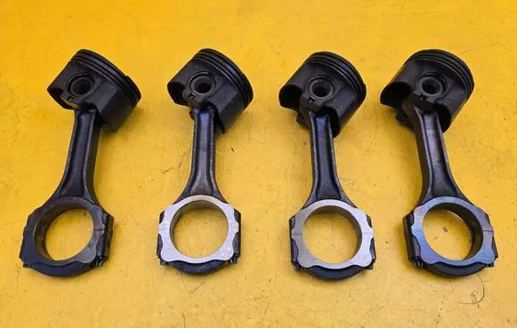 Mercedes-Benz V Class W447 Piston with connecting rod 082318