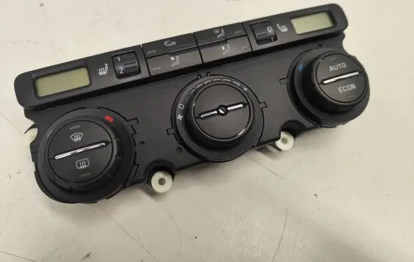 Skoda Octavia Mk2 (1Z) Climate control unit 74241060