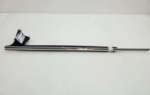 Mercedes-Benz CLS C219 Front door glass trim molding A2196900180