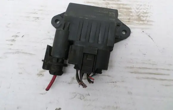 Jeep Grand Cherokee (WK) Glow plug pre-heat relay 0522140709