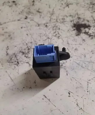 Citroen C6 Seat heating relay 9657087180