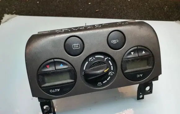 Nissan Primera Climate control unit 275109F600