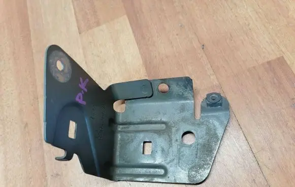 Renault Espace V (RFC) Fender mounting bracket 620426615R 620421441R