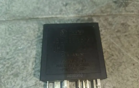Volkswagen PASSAT B5.5 Other relay 4B0955531A