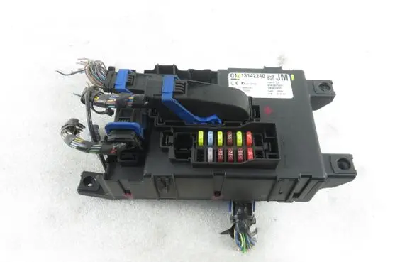 Opel Corsa D Central body control module 13142240JM