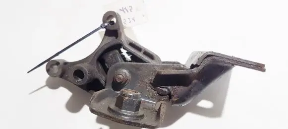 Ford Ka Engine mount bracket xs516b049aa r76ja