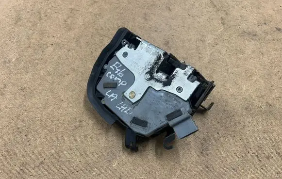 BMW 3 E46 Front door lock 51218253433 8253433