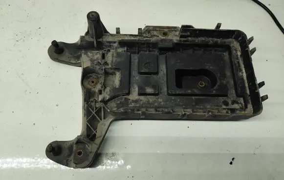Volkswagen PASSAT B6 Battery box tray 1K0915333C