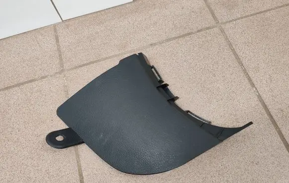 Foot area side trim