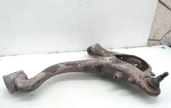 Land Rover Discovery 3 - LR3 Front lower control arm/wishbone