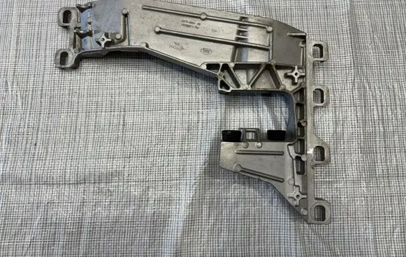 Jaguar F-Pace Gearbox mounting bracket GX735060BD