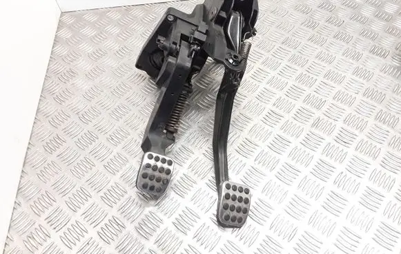 Mercedes-Benz B W245 Pedal assembly A1692902201