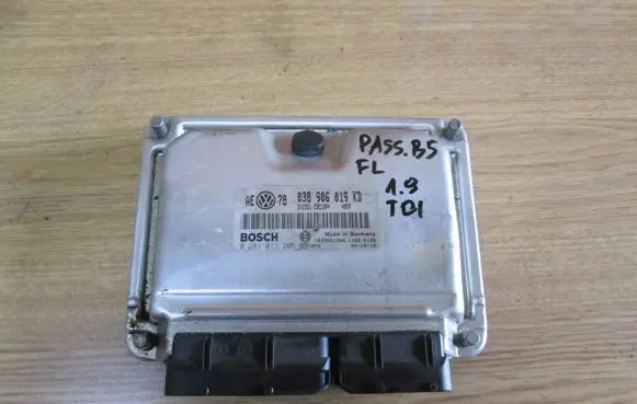 Volkswagen PASSAT B5.5 Engine control unit/module 038906019KD 1039S01966 0281011205