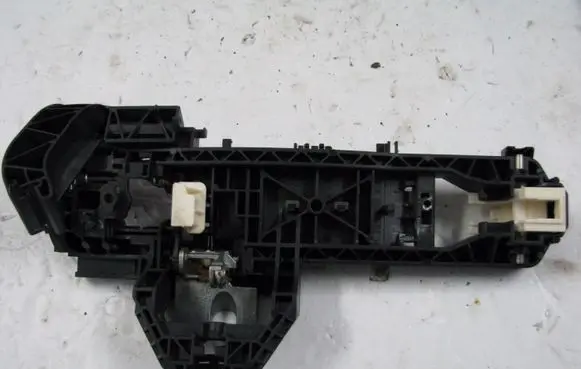 Rear door exterior handle/bracket