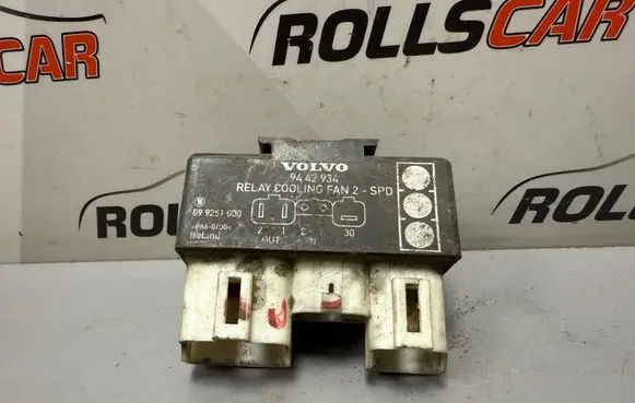 Volvo S70 V70 V70 XC Coolant fan relay 9442934