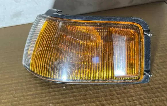 Mazda 323 Front indicator light 21061301
