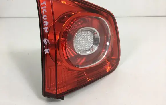 Volkswagen Tiguan Tailgate rear/tail lights 5N0945093C