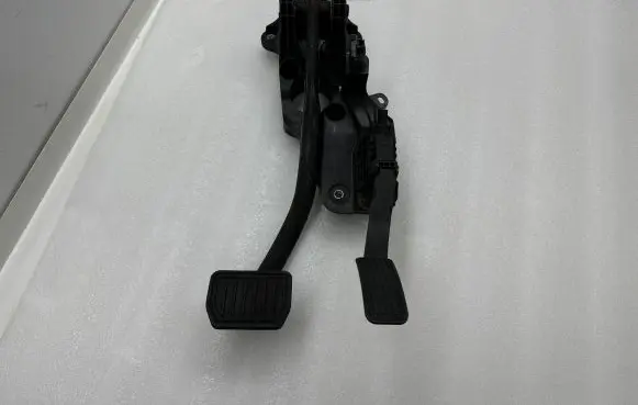 Tesla Model Y Brake pedal 118869150A 0070000 118869100B