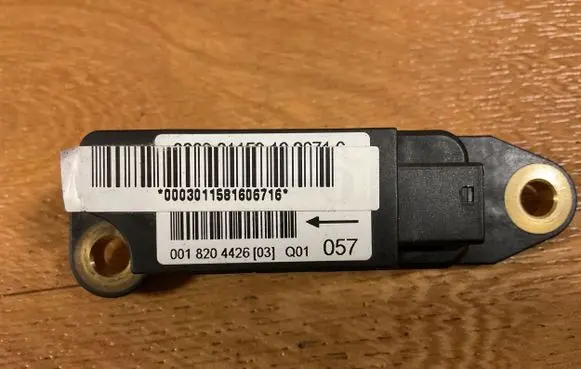 Mercedes-Benz C W203 Airbag deployment crash/impact sensor 0018204426 00000115816676
