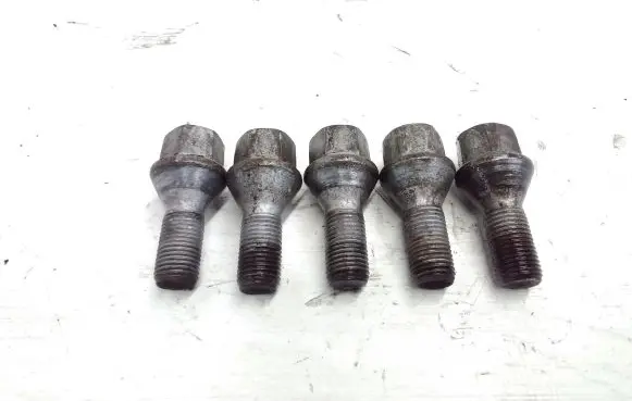 Fiat 500L Nuts/bolts 