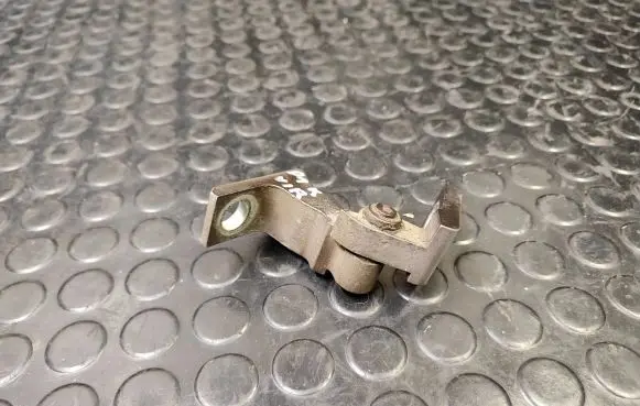 Volkswagen Touareg II Front door upper hinge 8K0831401A