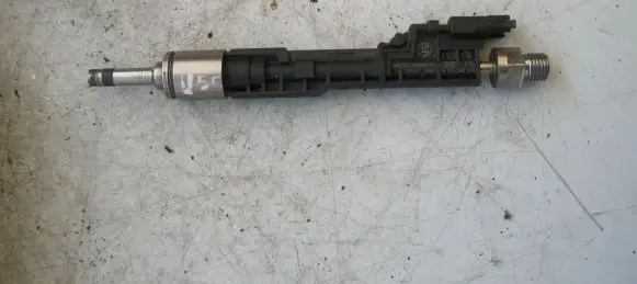 BMW X5 F15 Fuel injector 7639994