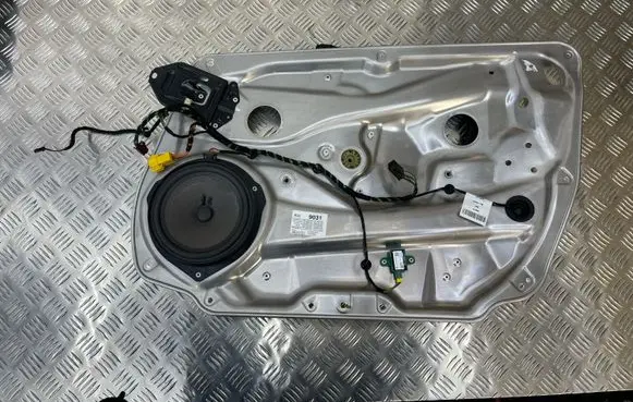 Mercedes-Benz E W212 Front door speaker A2129067000