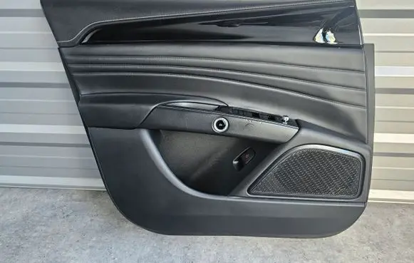 Maserati Levante Front door card panel trim grecvlskralp