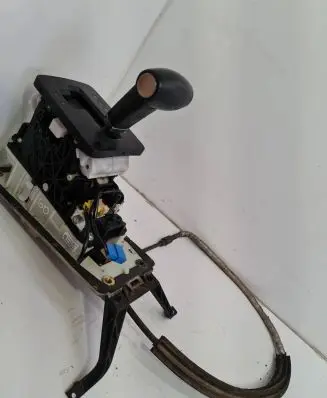 Volkswagen Touareg I Gear selector/shifter in gearbox 70906164 136651 7L6713025K