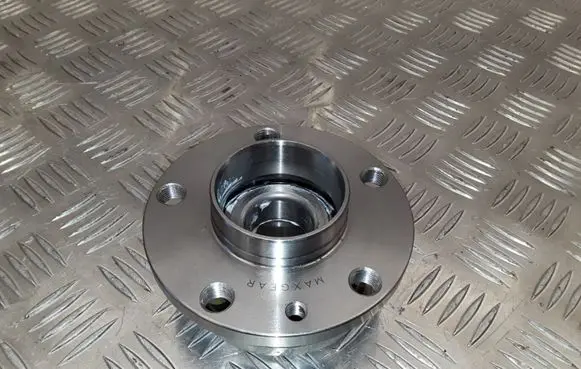 Rear wheel hub