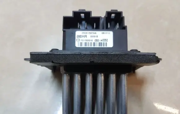 Jeep Grand Cherokee (WJ) Heater blower motor/fan resistor 05061587AA