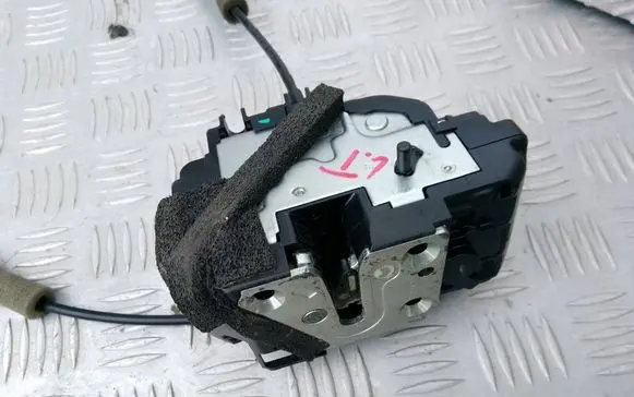 Renault Koleos I Rear door lock