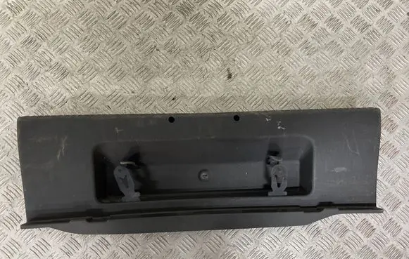 Trunk/boot sill cover protection