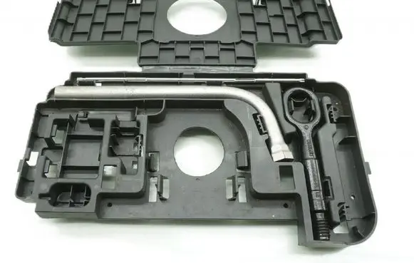 Audi A5 8T 8F Trunk/boot lower side trim panel 8T8813685