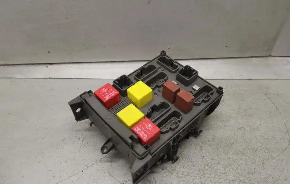 Renault Laguna II Fuse module 8200004201E 518837018 8200283815