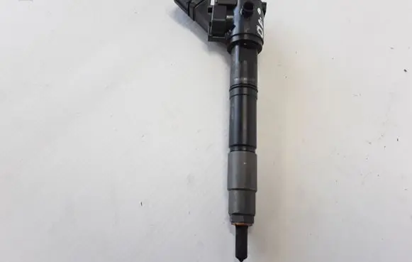 Volvo XC90 Fuel injector 31452114