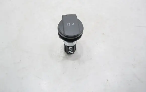 Volkswagen PASSAT B8 12 V Socket (rear) 