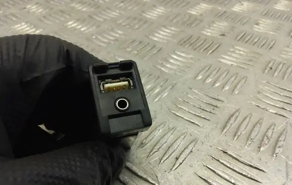 Toyota C-HR I USB socket connector 86190-F4010