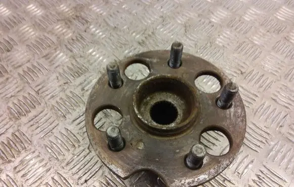 Lexus RX 300 Rear wheel hub