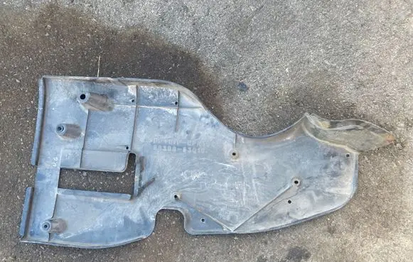 Lexus IS 220D-250-350 Engine splash shield/under tray 5816553020