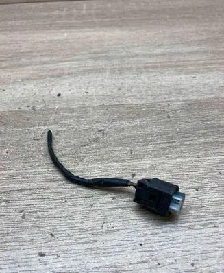 BMW 1 E81 E87 Plug wire 17185551